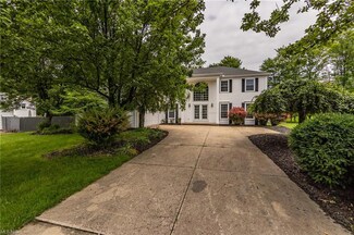16867 Walnut Creek Dr, Strongsville, OH 44149