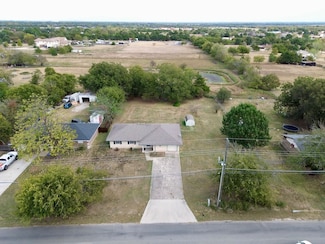 312 N Lowrance Rd, Red Oak, TX 75154