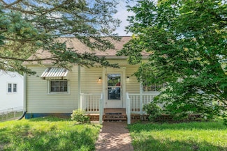 2414 Chesapeake St, Staunton, VA 24401