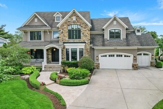 1048 Royal Bombay Ct, Naperville, IL 60563