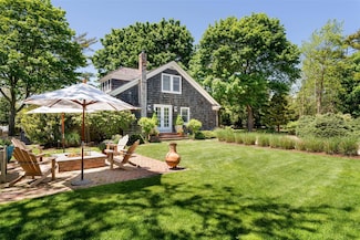 34 Shinnecock Rd, Hampton Bays, NY 11946