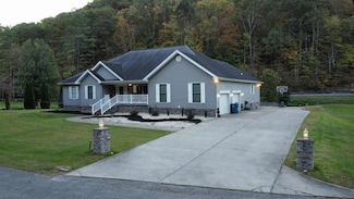 58 Montrose Dr, Raccoon, KY 41557