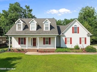 2639 Plumosa Dr, Grimesland, NC 27837