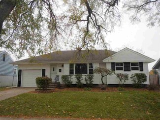 328 Oak Knolls S, Rockford, IL 61108