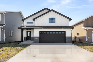 2521 38th Ave S, Moorhead, MN 56560