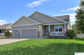 8813 S 17th St, Bellevue, NE 68147