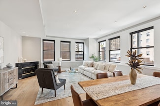 1515 Locust St Unit 800, Philadelphia, PA 19102