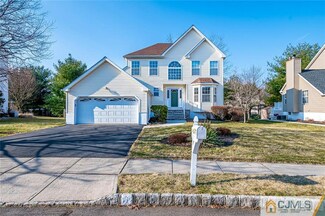 8 Spaniel Ct, Kendall Park, NJ 08824