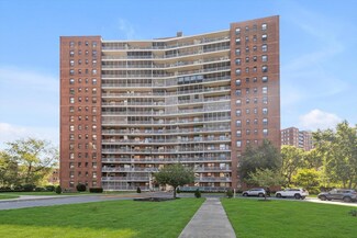 61-45 98th St Unit 11G, Rego Park, NY 11374