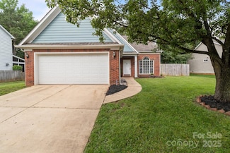 8906 Pickering Grove Ln, Charlotte, NC 28216