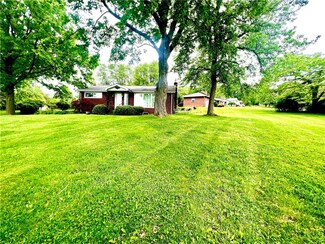 1105 Old Princeton Rd, New Castle, PA 16101