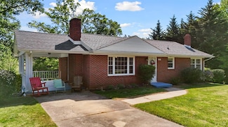 207 Ramsey Rd, Hurt, VA 24563