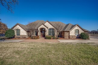 1027 Shady Oaks Dr W, Bridgeport, TX 76426