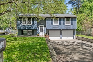 6245 Campbell Dr, Madison, OH 44057