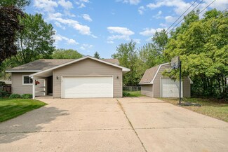 949 Xenia Ave NW, Elk River, MN 55330