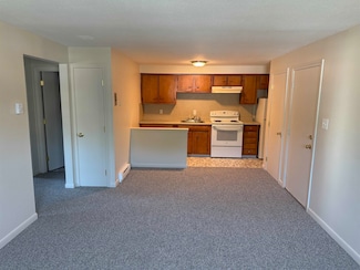 2 Grand Ave Unit 2, Nashua, NH 03060