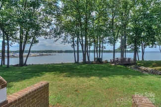 405 Northwest Dr, Davidson, NC 28036
