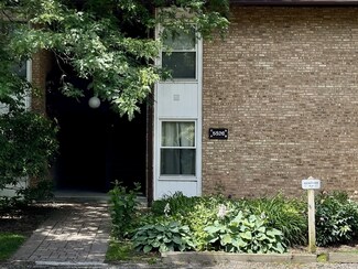 5526 E Lake Dr Unit B, Lisle, IL 60532