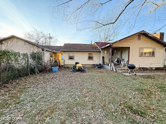 923 W 10th St, Baxter Springs, KS 66713