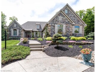 10825 Lakebrook Dr, Kirtland, OH 44094