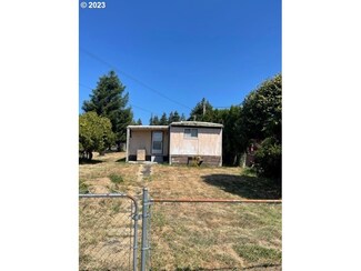 517 23rd St, Myrtle Point, OR 97458