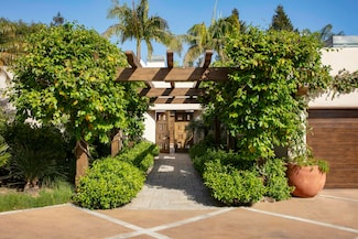 890 Park Ln, Santa Barbara, CA 93108