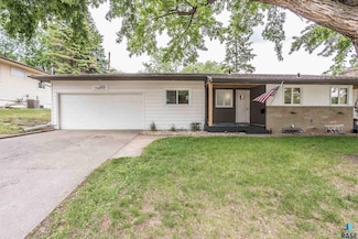 1916 S Kiwanis Ave, Sioux Falls, SD 57105