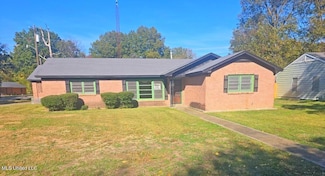 1315 S Saint Marys Cir, Greenville, MS 38703