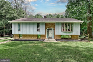 1233 Glatco Lodge Rd, Hanover, PA 17331