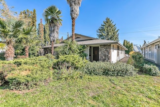 3 Chestnut St, Medford, OR 97501