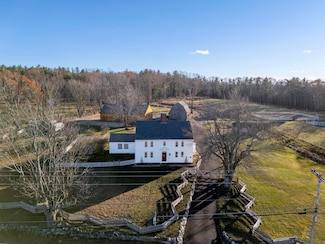 392 High St, Candia, NH 03034