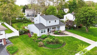13A Saturn Blvd, Hauppauge, NY 11788