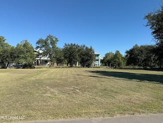 77 Good St, Bay St. Louis, MS 39520