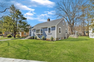 4 Schurman Ave, Portsmouth, NH 03801