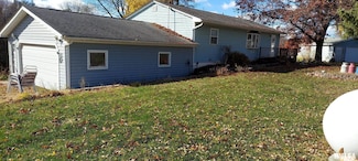 862 270th St, Viola, IL 61486