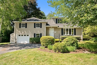 7 Conrad St, Mystic, CT 06355