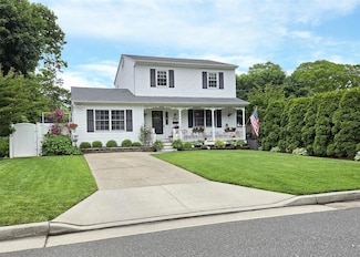 53 Admiral St, Port Jefferson Station, NY 11776
