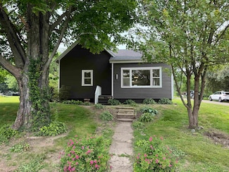 1114 N College St, Veedersburg, IN 47987