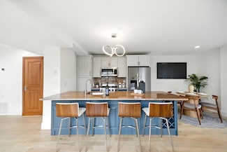 2440 Massachusetts Ave Unit 41, Cambridge, MA 02140