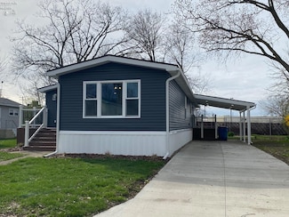 122 Driftwood Dr, Port Clinton, OH 43452