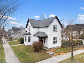 420 Wachtel Ave, Petoskey, MI 49770