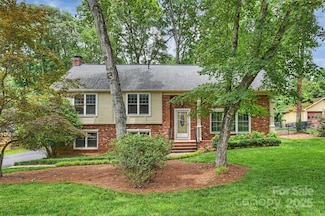 7050 Knightswood Dr, Charlotte, NC 28226