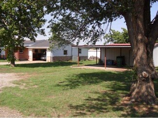 208 N College St, Granite, OK 73547