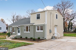 3421 Memorial St, Alexandria, VA 22306