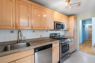 6040 Jfk Blvd E Unit 33L, West New York, NJ 07093