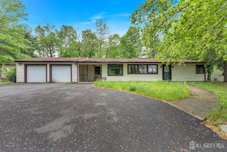 36 Wheeler Rd, Kendall Park, NJ 08824