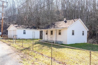 3263 Lowmans Ferry Rd, Pulaski, VA 24301