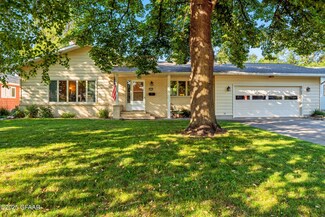 3116 Olson Dr, Grand Forks, ND 58201