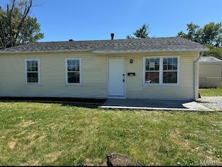 712 Saint Monica Dr, East Saint Louis, IL 62206