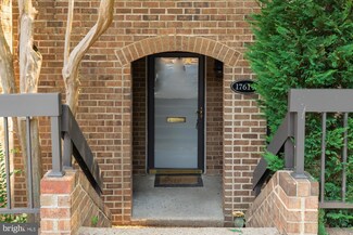 1761 S Hayes St Unit 1, Arlington, VA 22202